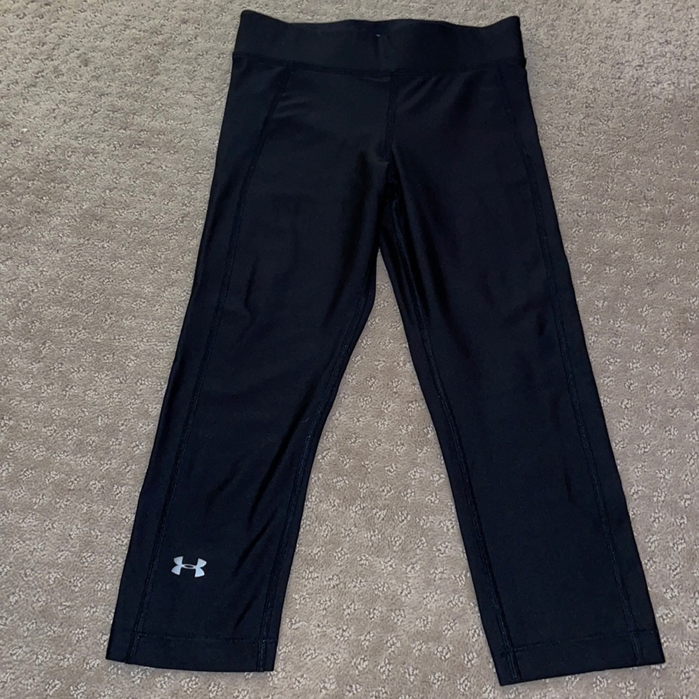 Under Armour black cropped leggings, small